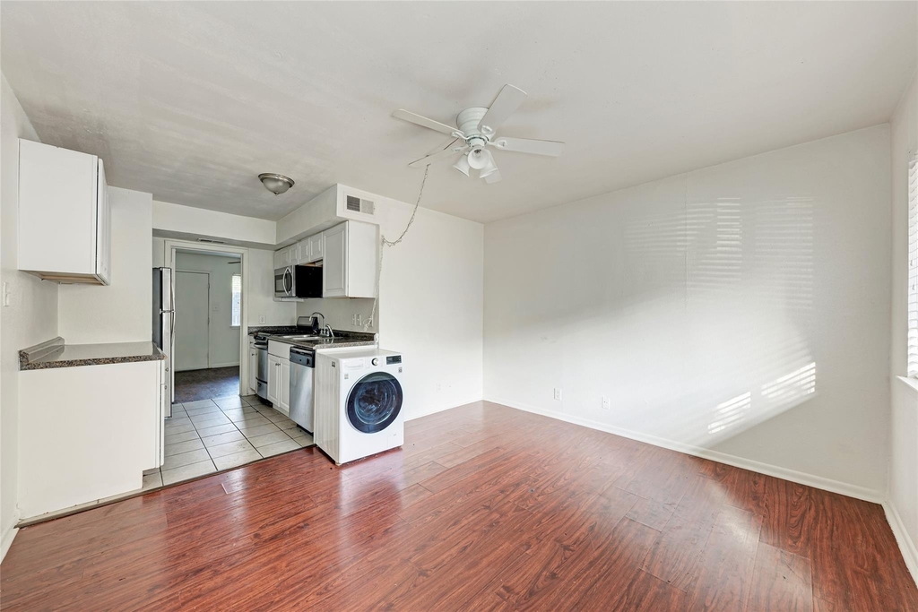 1010 W 23 Rd St - Photo 5