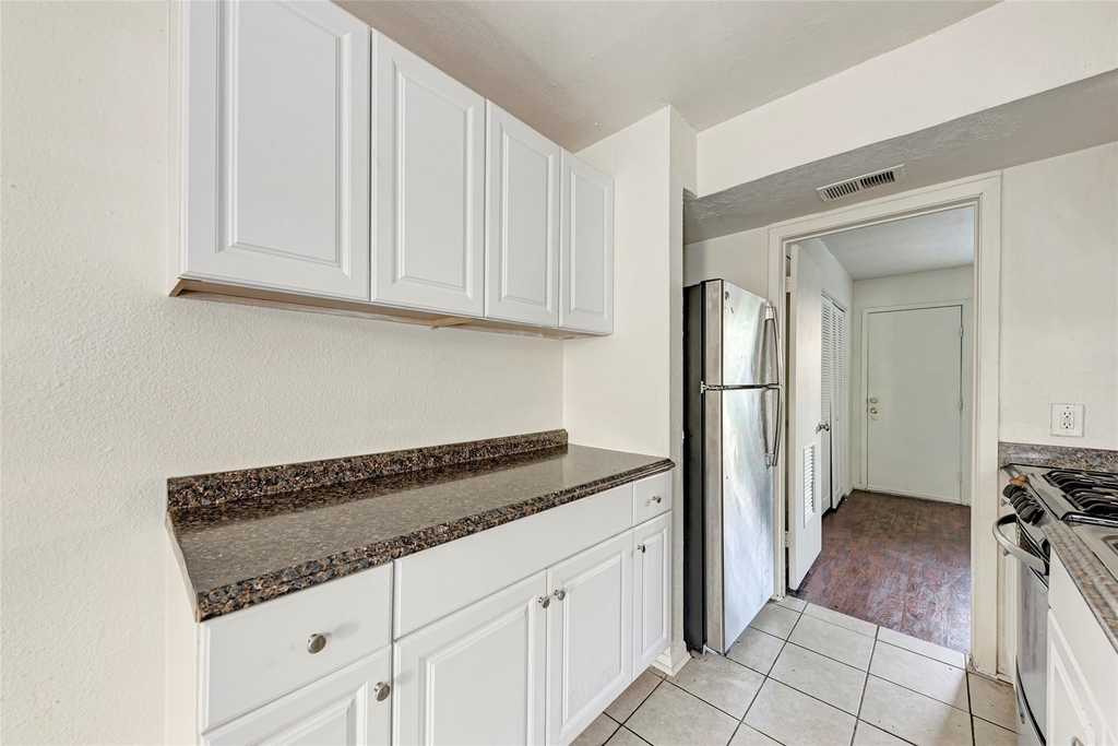 1010 W 23 Rd St - Photo 11