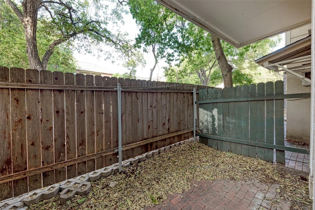 1010 W 23 Rd St - Photo 15