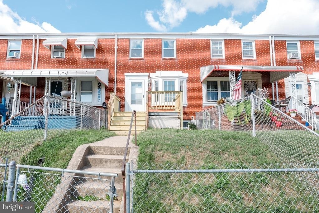 1046 Middlesex Road - Photo 0