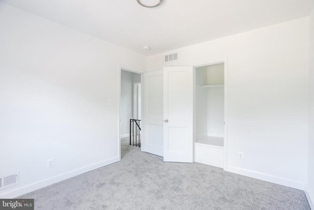 1046 Middlesex Road - Photo 18