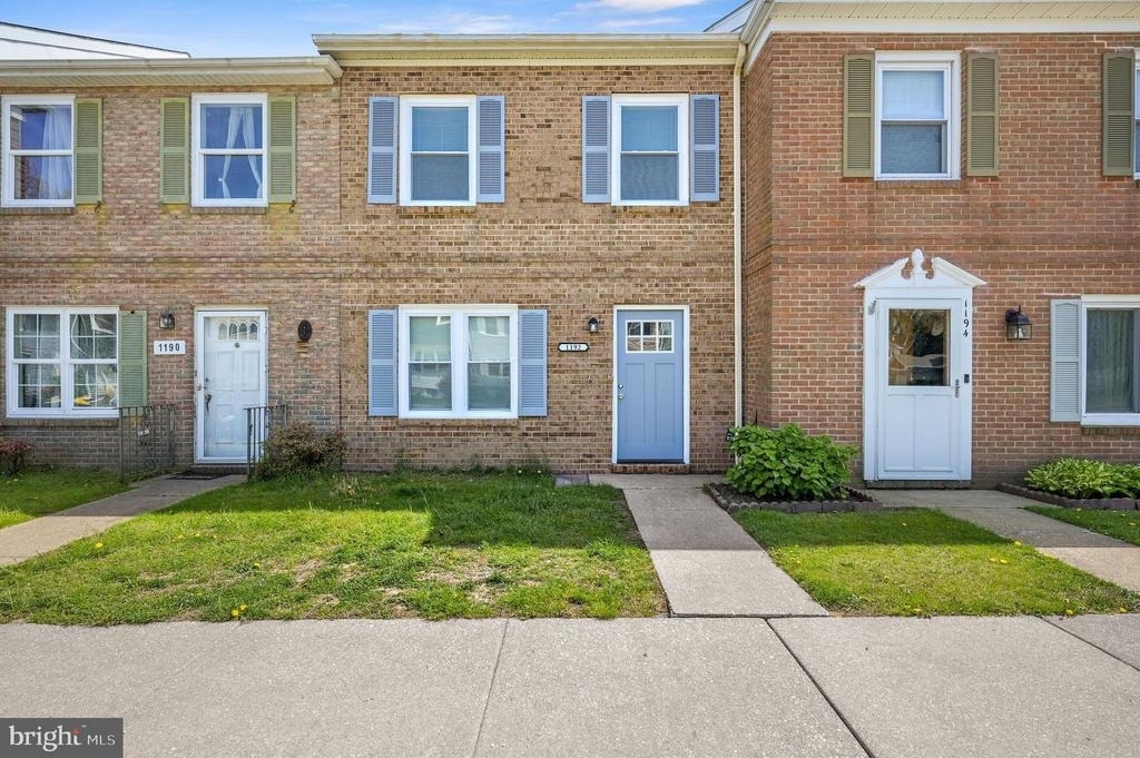 1192 Madison Court - Photo 0
