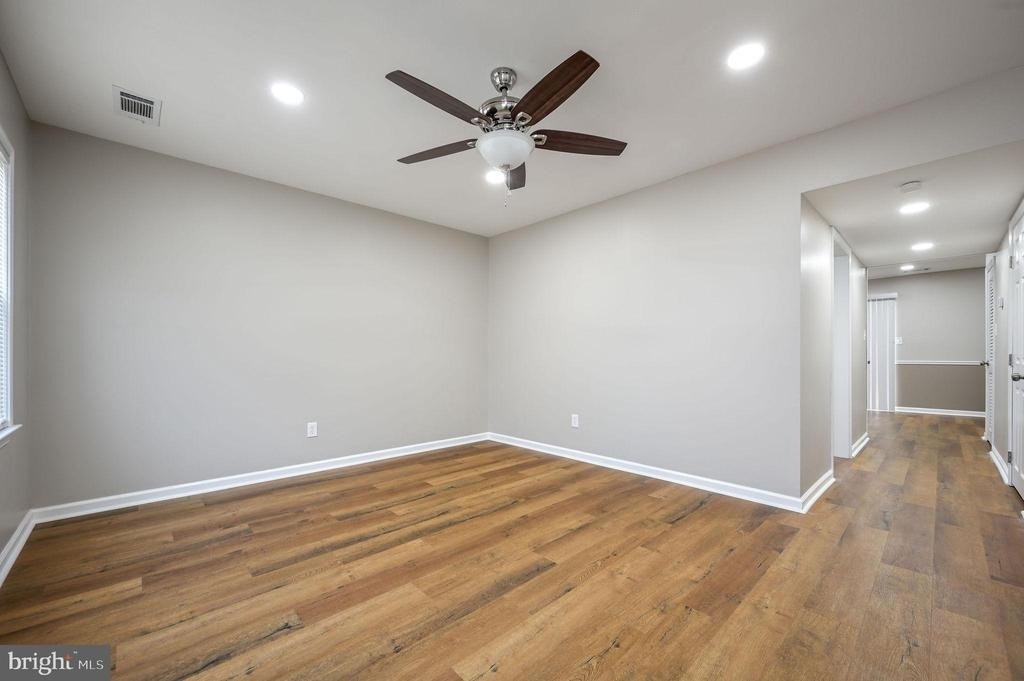 1192 Madison Court - Photo 2