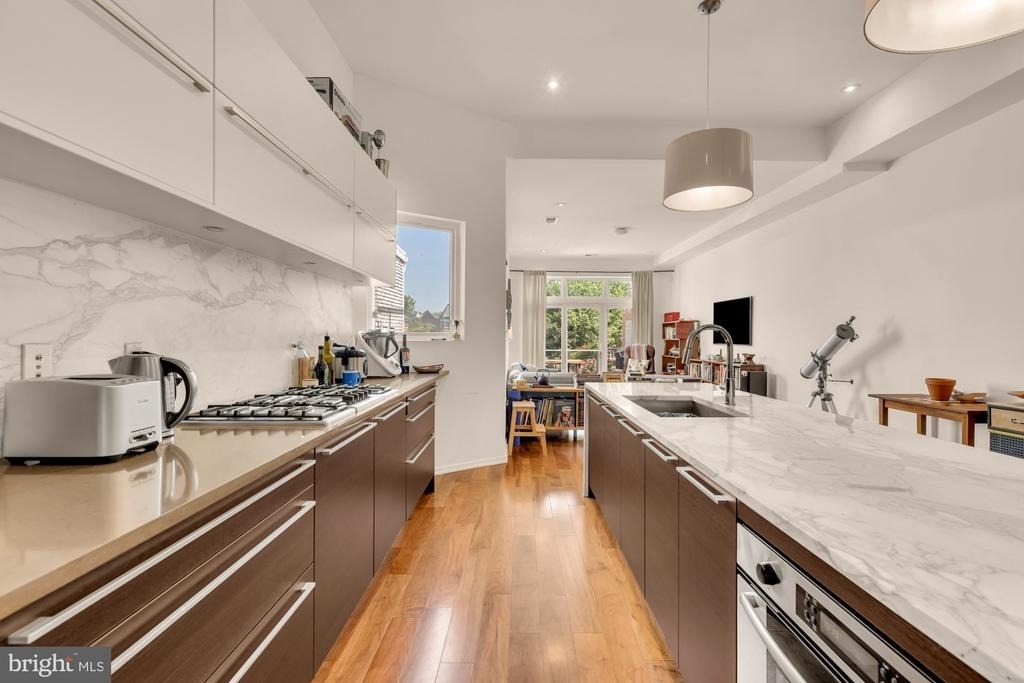 1207 Girard Street Nw - Photo 8