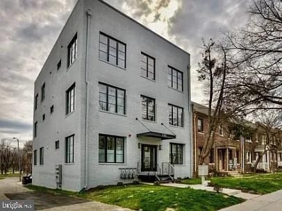 225 20th Street Ne - Photo 1