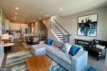 225 20th Street Ne - Photo 2