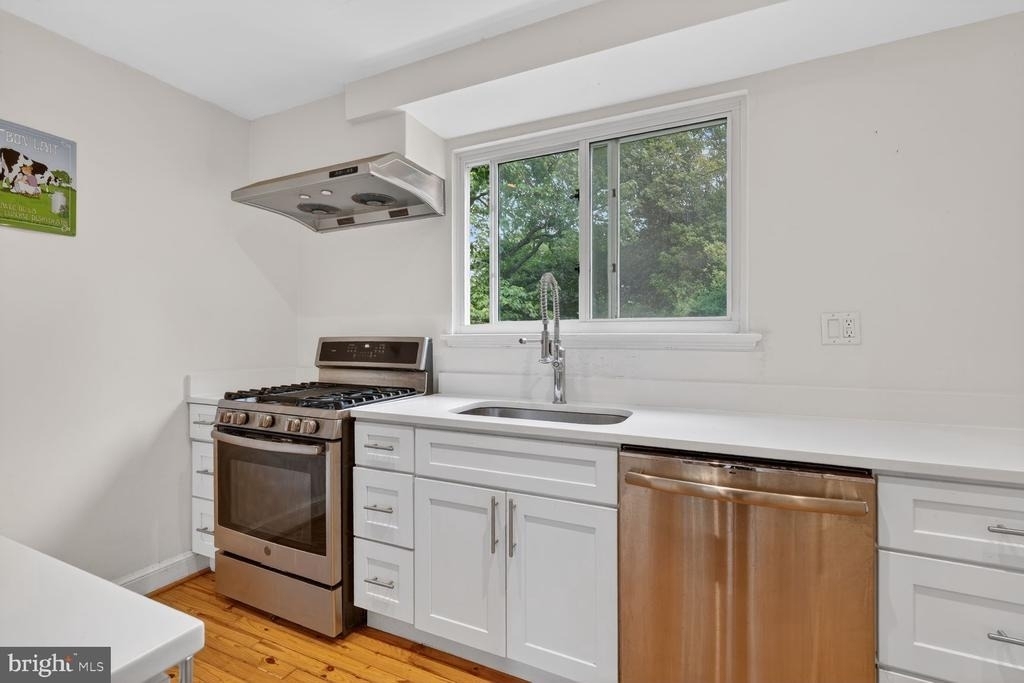 4325 47th Street Nw - Photo 4