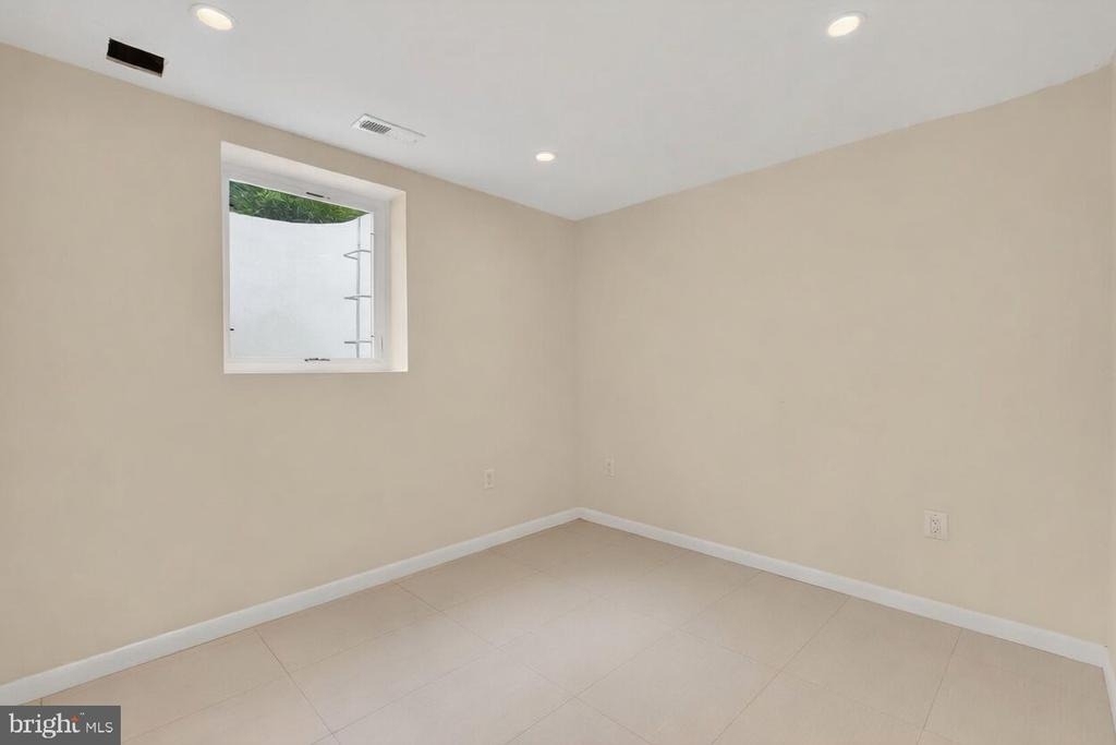 4325 47th Street Nw - Photo 14