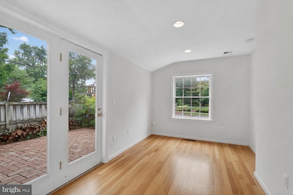 4325 47th Street Nw - Photo 7