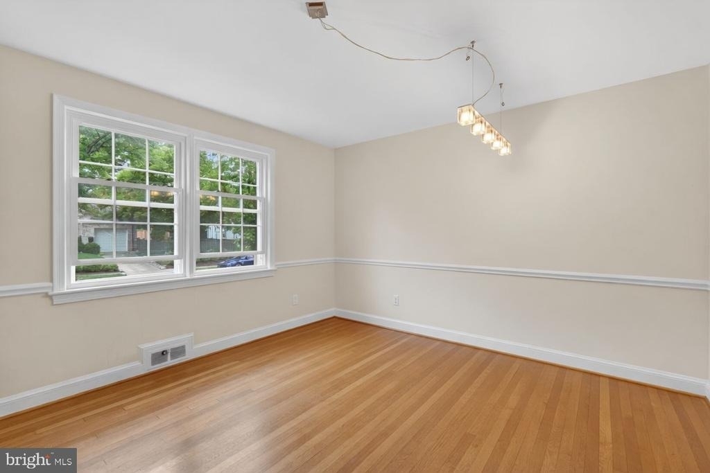 4325 47th Street Nw - Photo 2