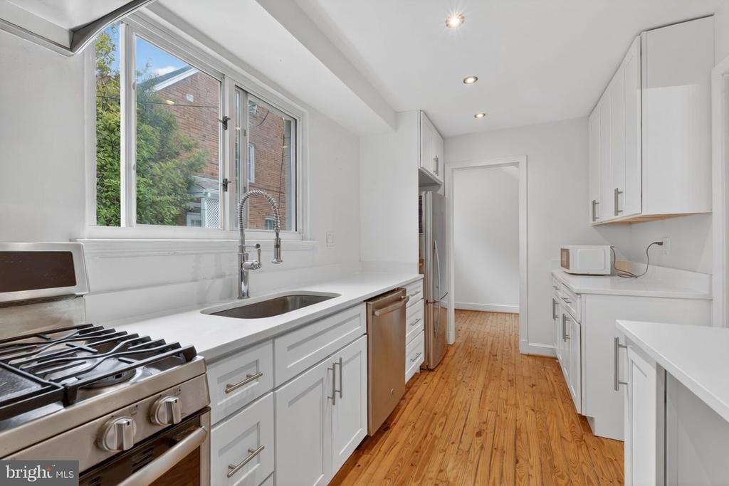 4325 47th Street Nw - Photo 6