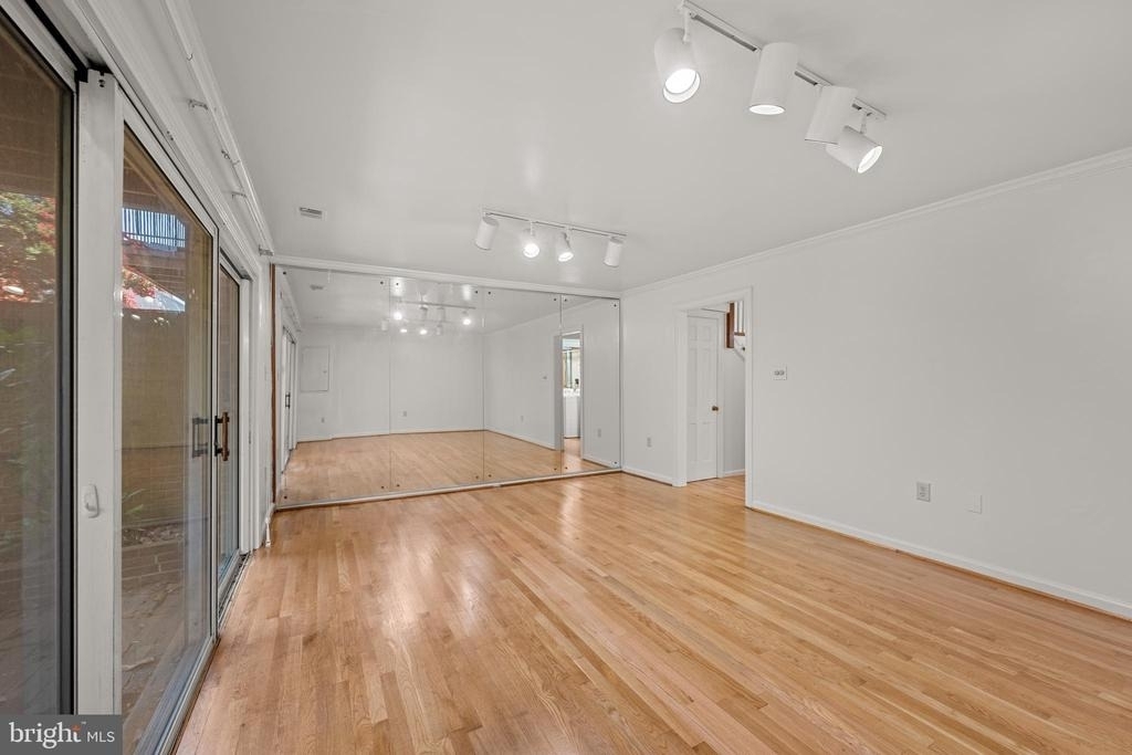 605 H Street Sw - Photo 9