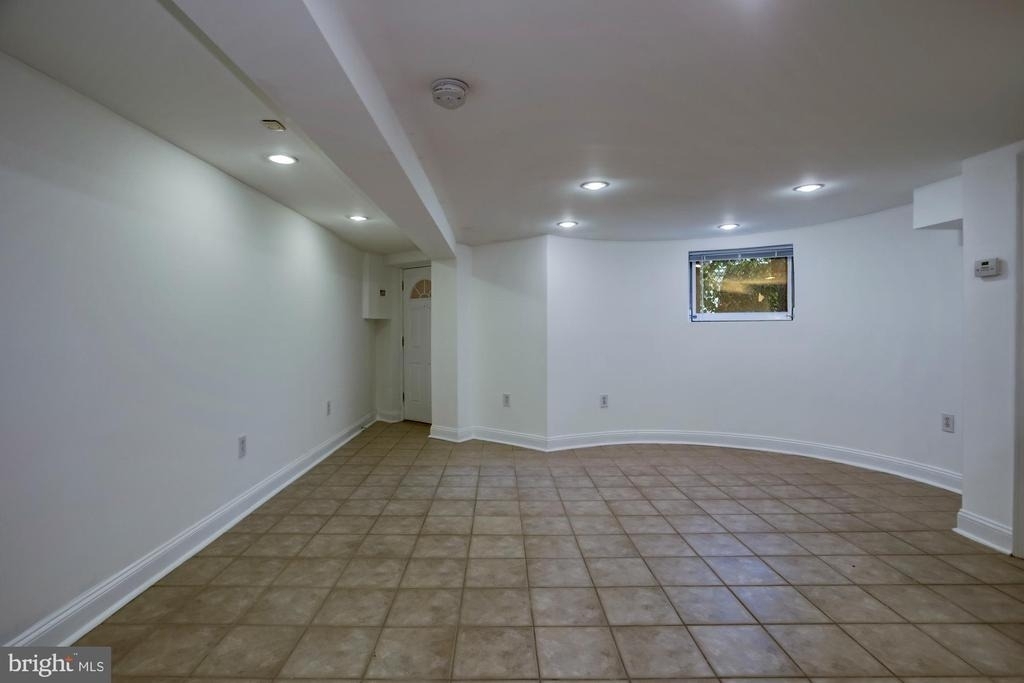 2151 Florida Avenue Nw - Photo 9