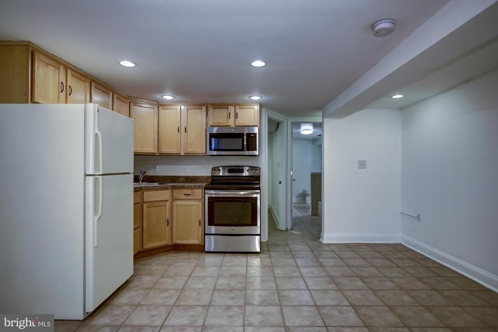 2151 Florida Avenue Nw - Photo 16