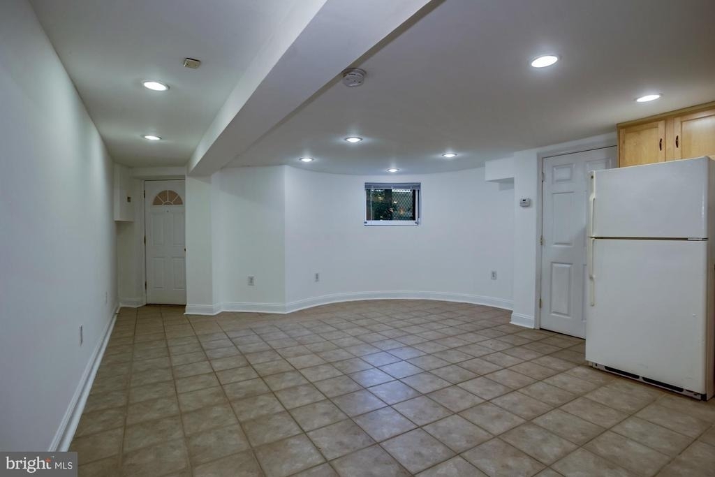 2151 Florida Avenue Nw - Photo 10