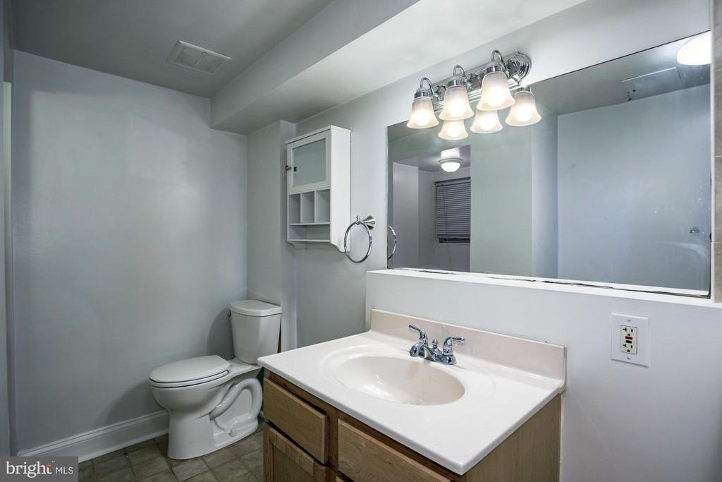 2151 Florida Avenue Nw - Photo 22