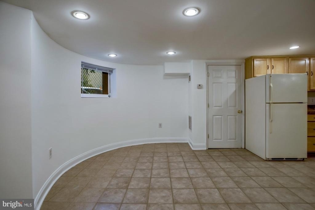 2151 Florida Avenue Nw - Photo 8