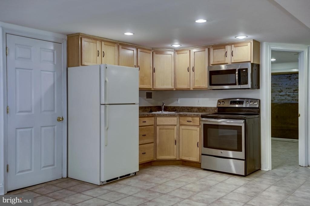 2151 Florida Avenue Nw - Photo 14
