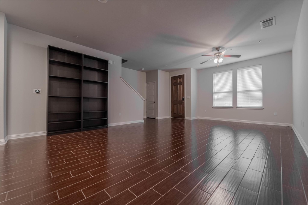 13800 Lyndhurst St - Photo 3