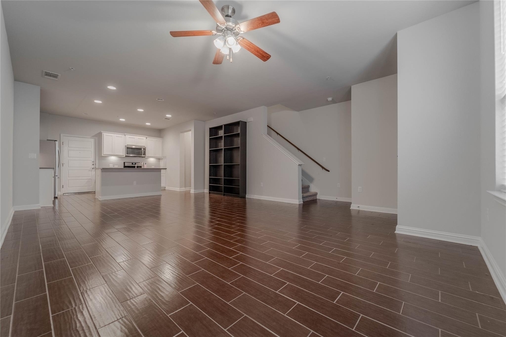 13800 Lyndhurst St - Photo 2