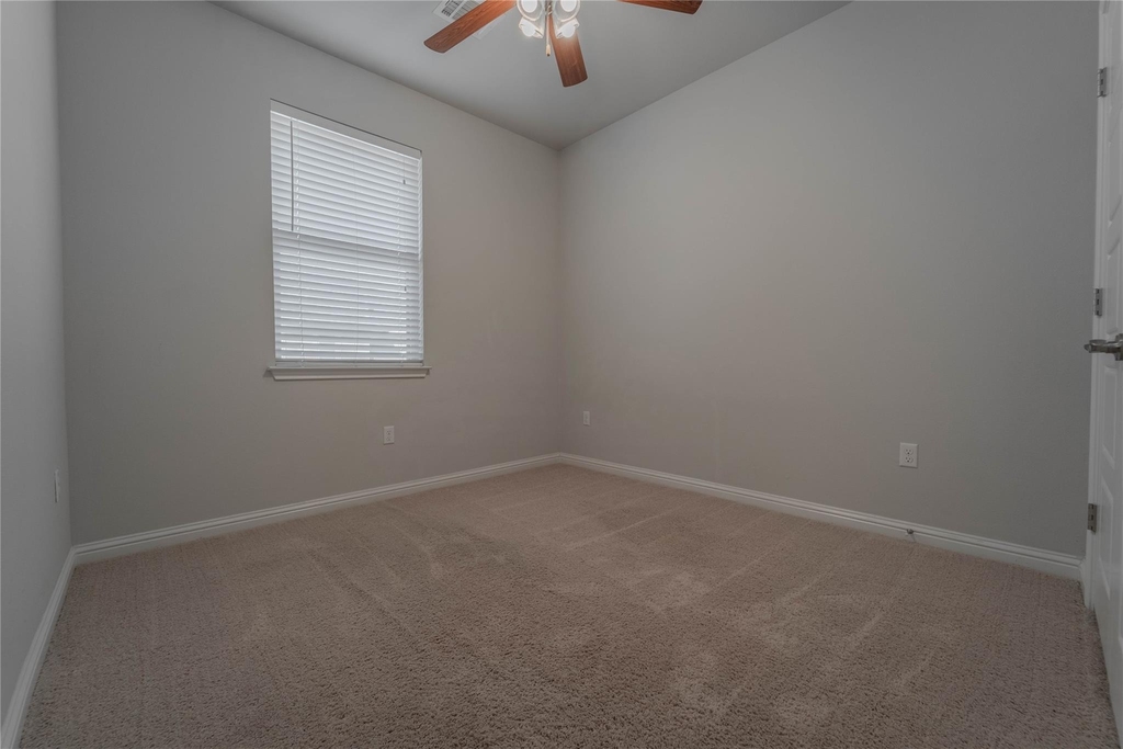 13800 Lyndhurst St - Photo 9