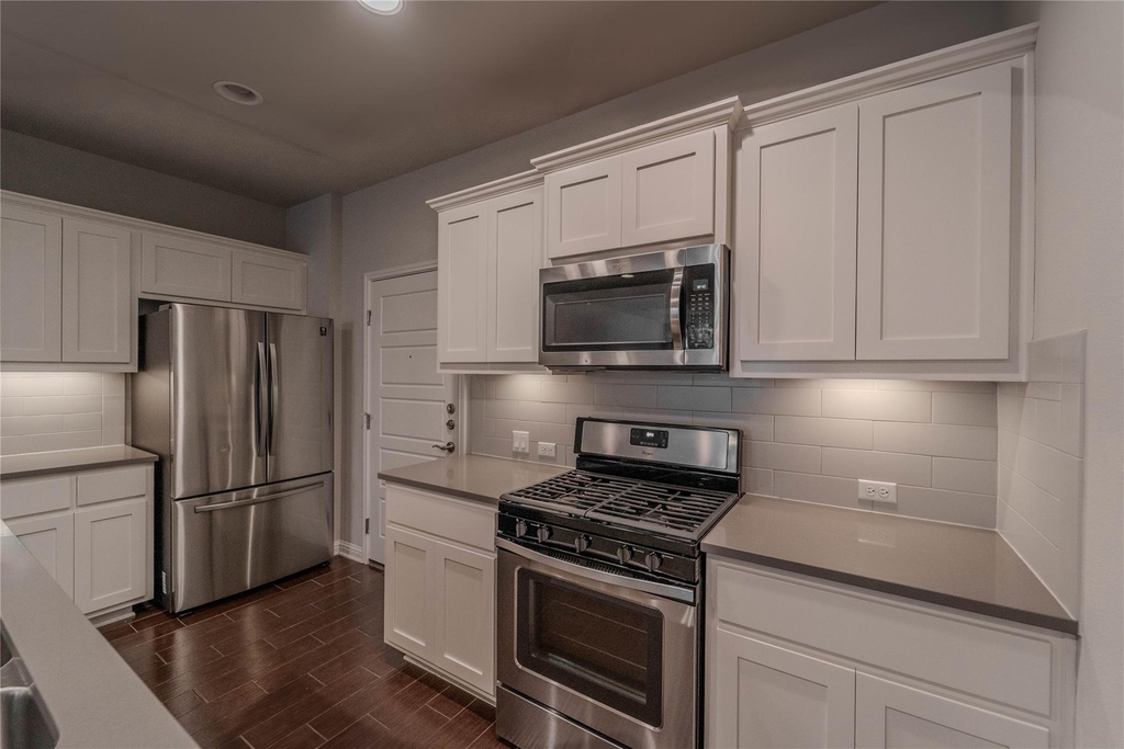 13800 Lyndhurst St - Photo 6