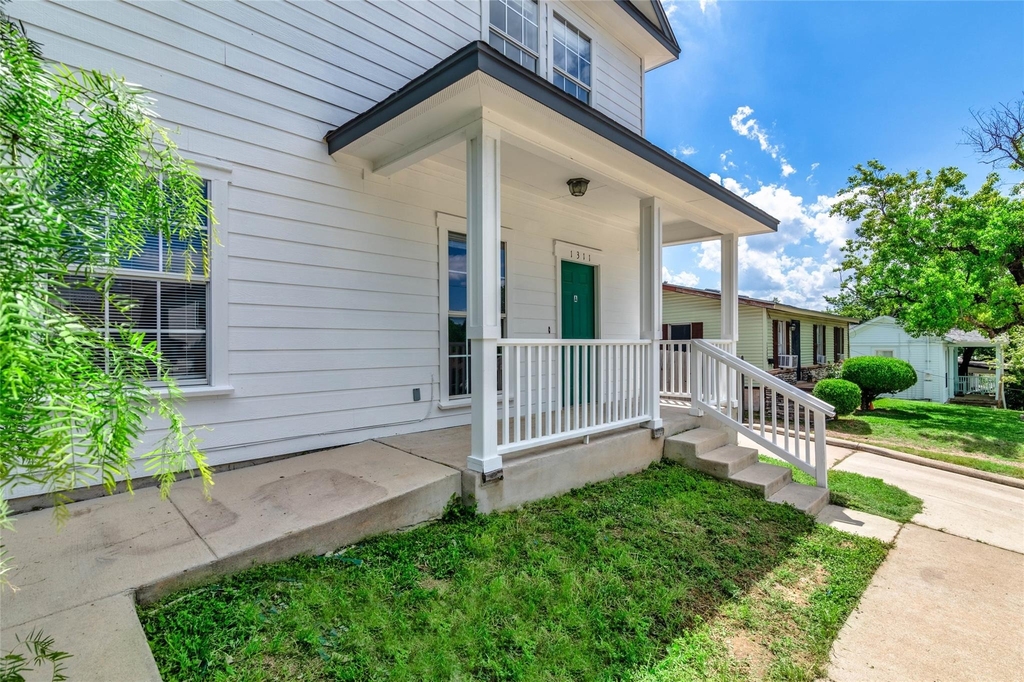 1311 E M Franklin Ave - Photo 2