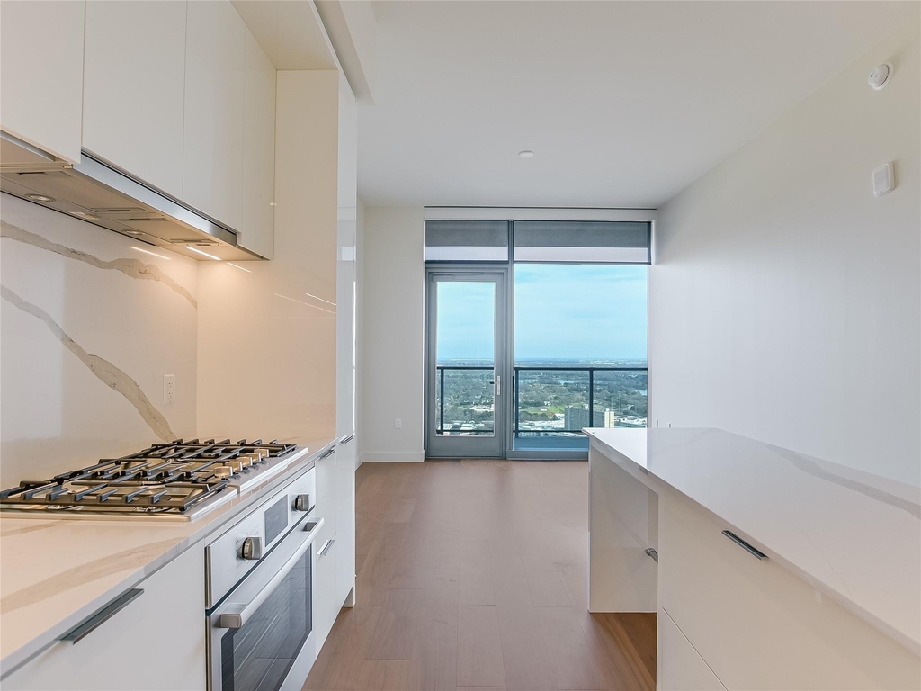 44 East Ave - Photo 2