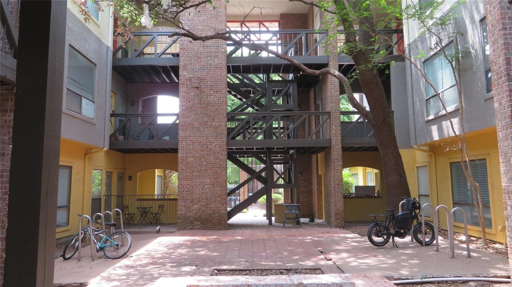 806 W 24th St - Photo 32