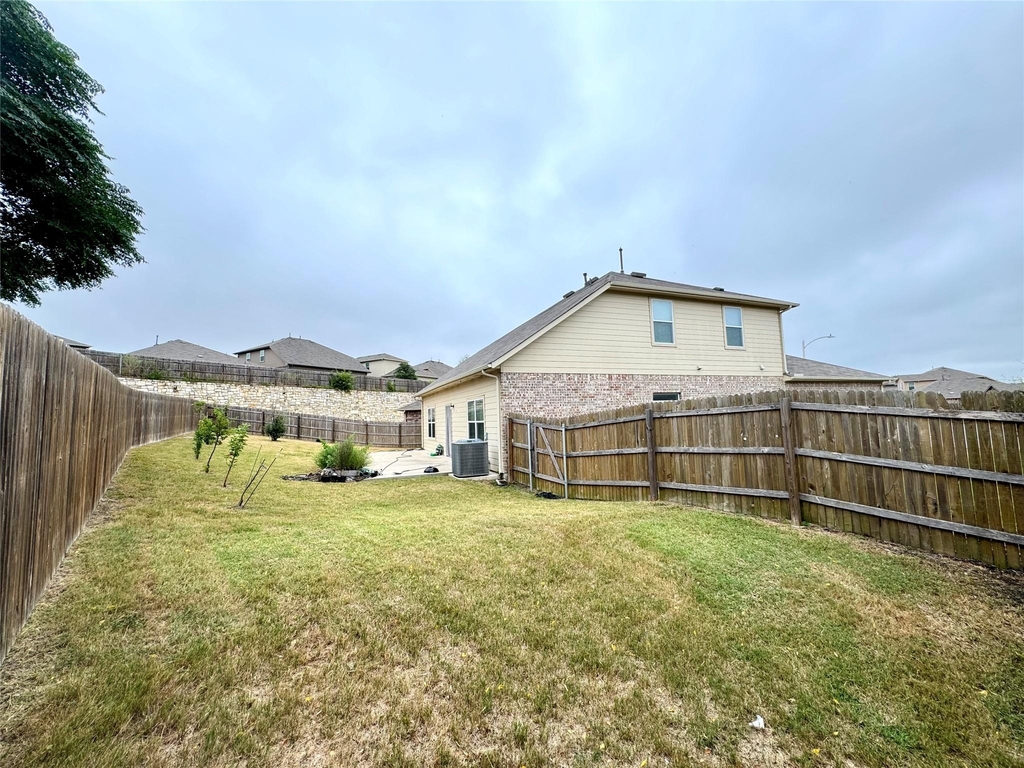 10921 Gonzales Ranger Pass - Photo 18