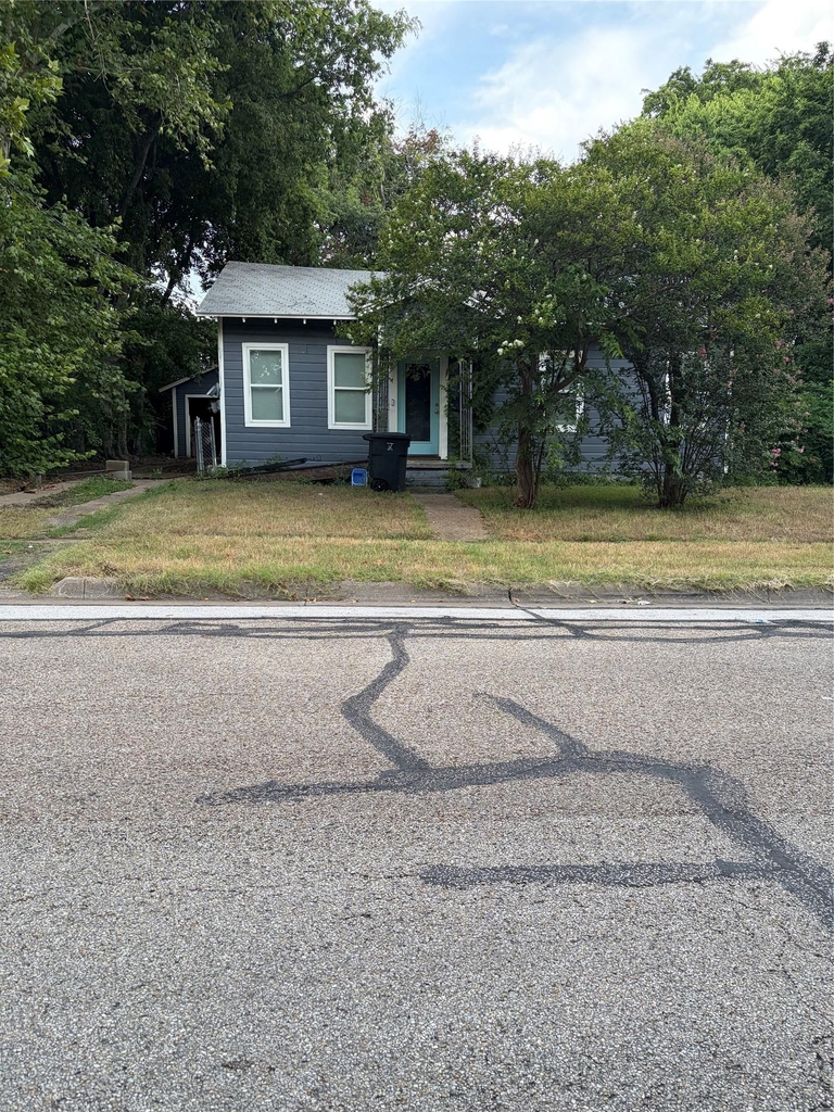 907 Attas Ave - Photo 0