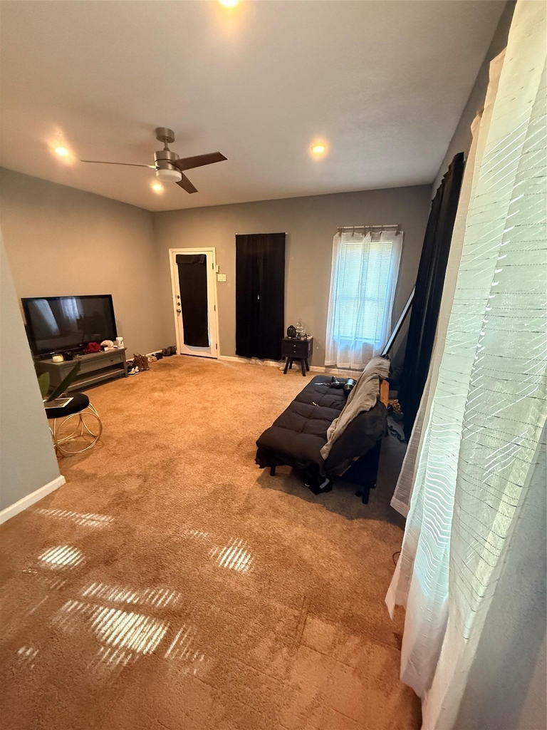 907 Attas Ave - Photo 2
