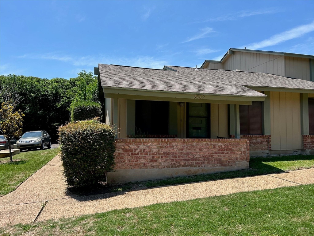 9509 Blue Creek Ln - Photo 14