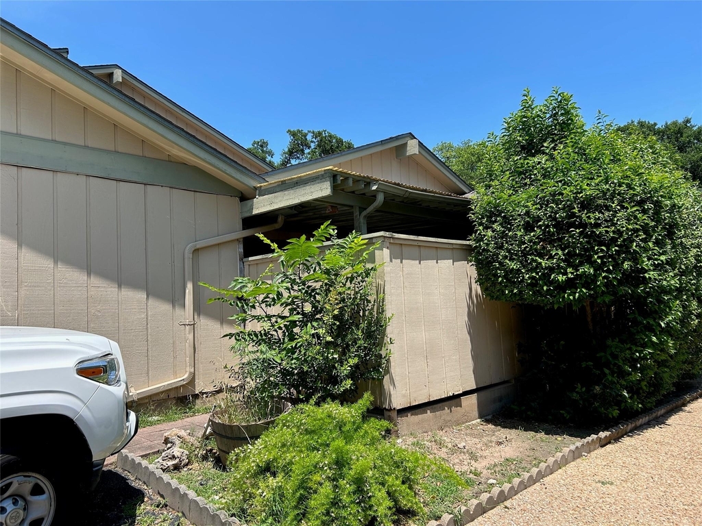 9509 Blue Creek Ln - Photo 21