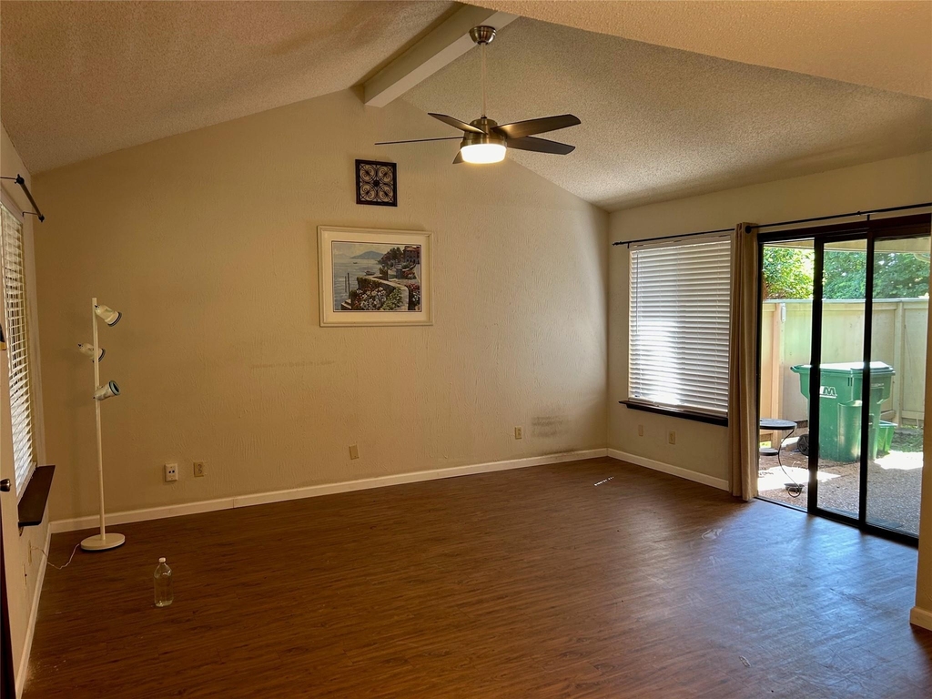 9509 Blue Creek Ln - Photo 9
