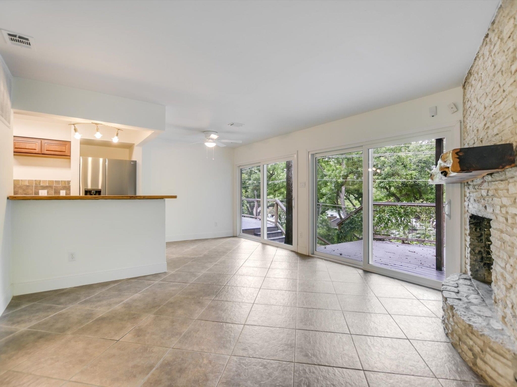 2903b Edgewater Dr - Photo 2