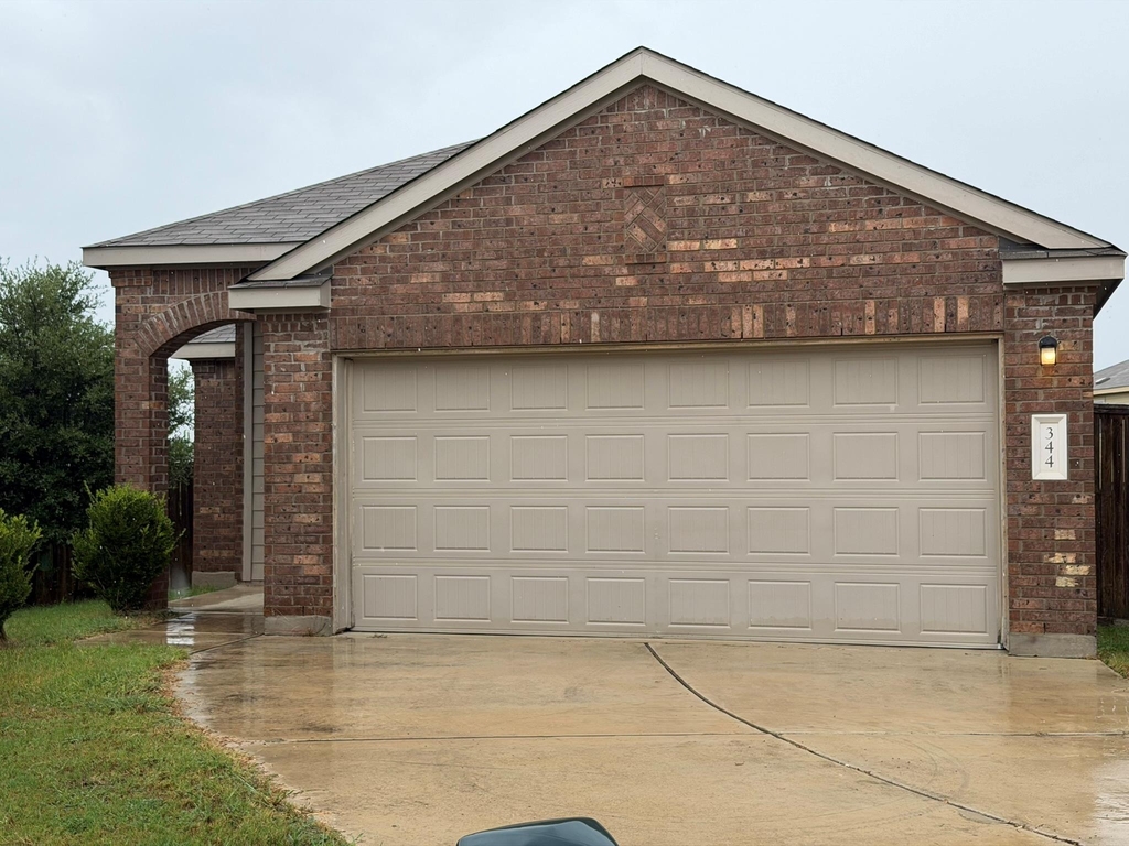 344 Circle Way - Photo 0