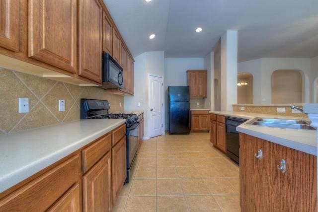 225 Lexington Dr - Photo 8