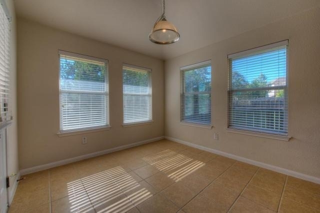 225 Lexington Dr - Photo 4