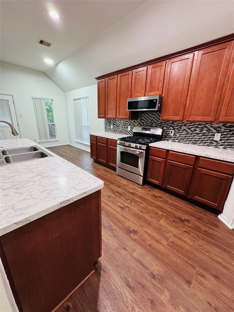 1303 Four Seasons Farm Dr - Photo 2
