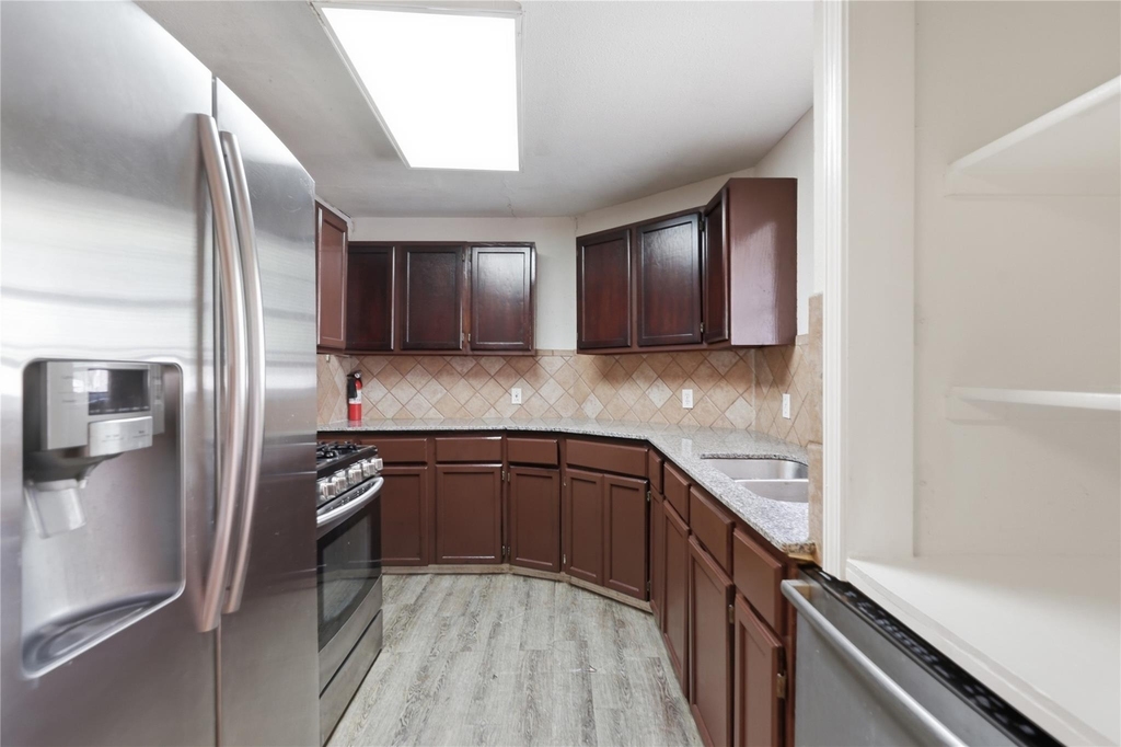 915 Vargas Rd - Photo 8