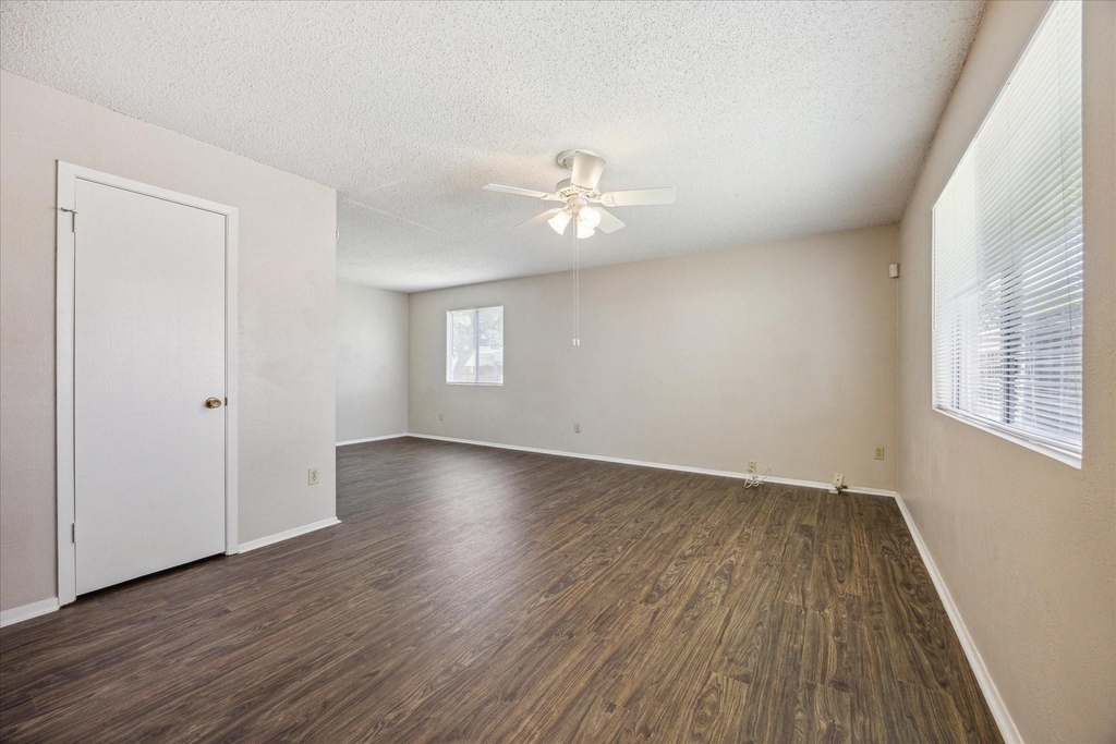 11104 Applewood Dr - Photo 3