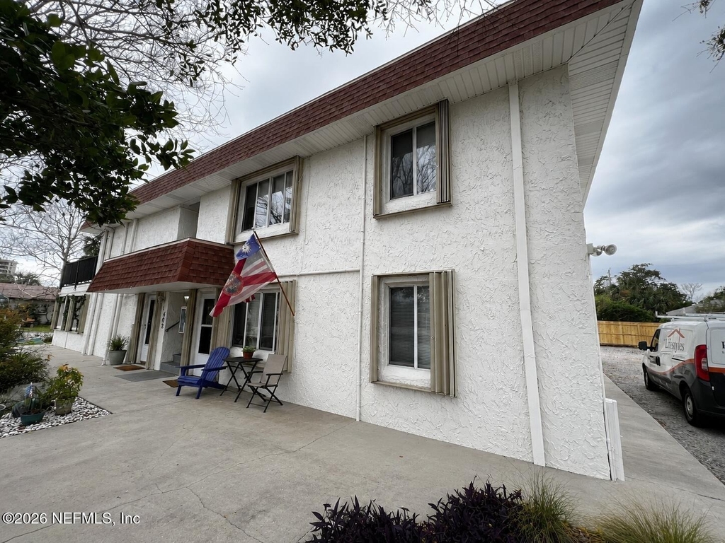 402 Lower 8th Avenue - Photo 0