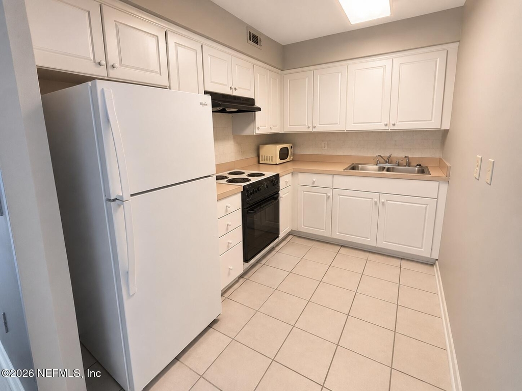 402 Lower 8th Avenue - Photo 3