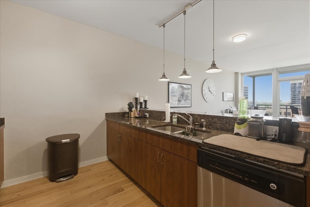 757 N Orleans Street - Photo 4