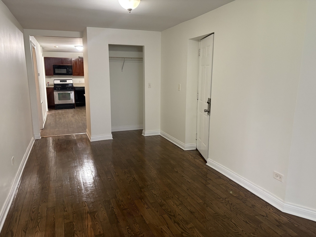 2822 W Flournoy Street - Photo 1