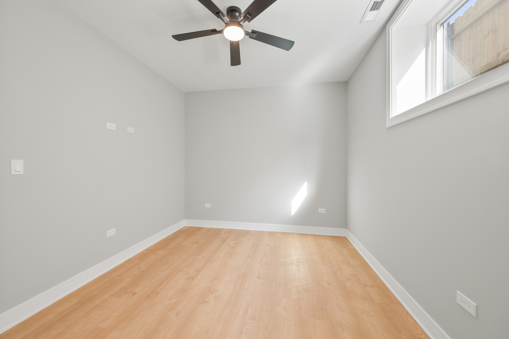 6639 S Langley Avenue - Photo 8