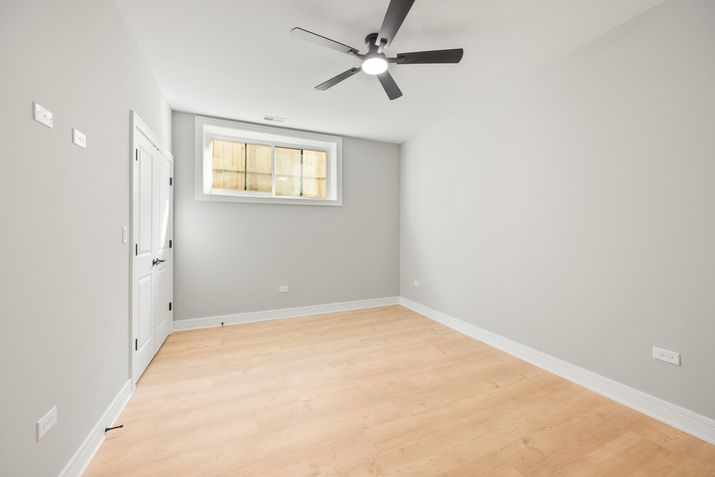 6639 S Langley Avenue - Photo 7