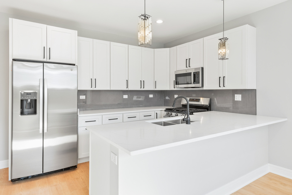 6639 S Langley Avenue - Photo 1