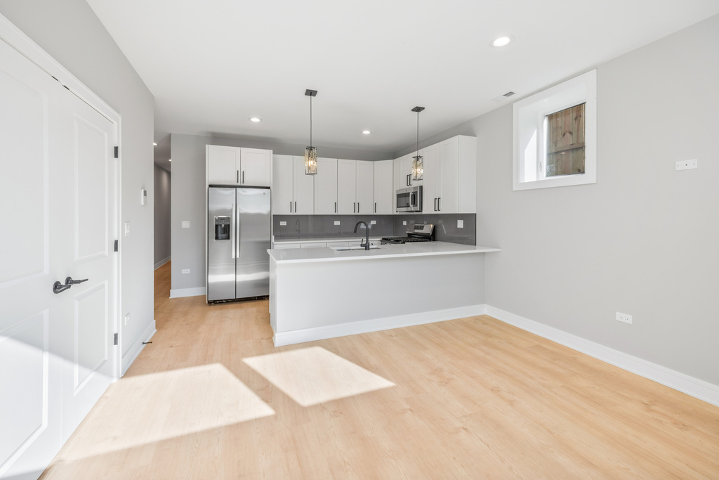 6639 S Langley Avenue - Photo 4
